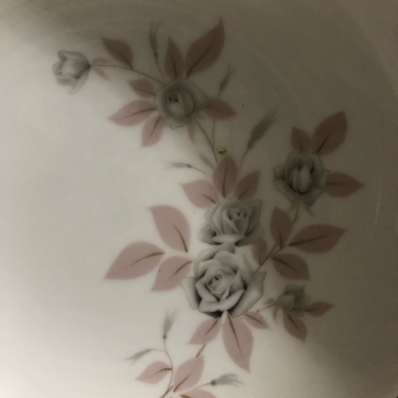 Mikasa Rosecrest 9” Round Vegetable Bowl - Picture 2 of 8